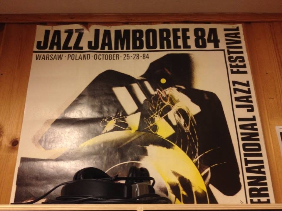 Plakat des internationalen Jazzfestivals Jazz Jamboree in Warschau, Polen, 25. bis 28. Oktober 1984, wie es im Heimstudio in Hernstein hing. Nach Angaben der Familie trat Pepl 1984 dort auf; Besetzung und Programm sind noch nicht belegt; vermutlich mit Wolfgang Puschnig, eventuell auch Harry Sokal (Vermutung der Familie, nicht belegt).