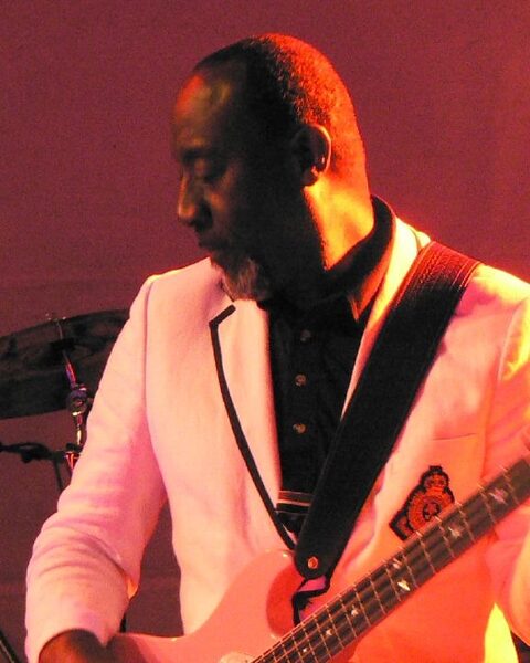 Jamaaladeen Tacuma à la basse électrique lors d’un concert, 2007.