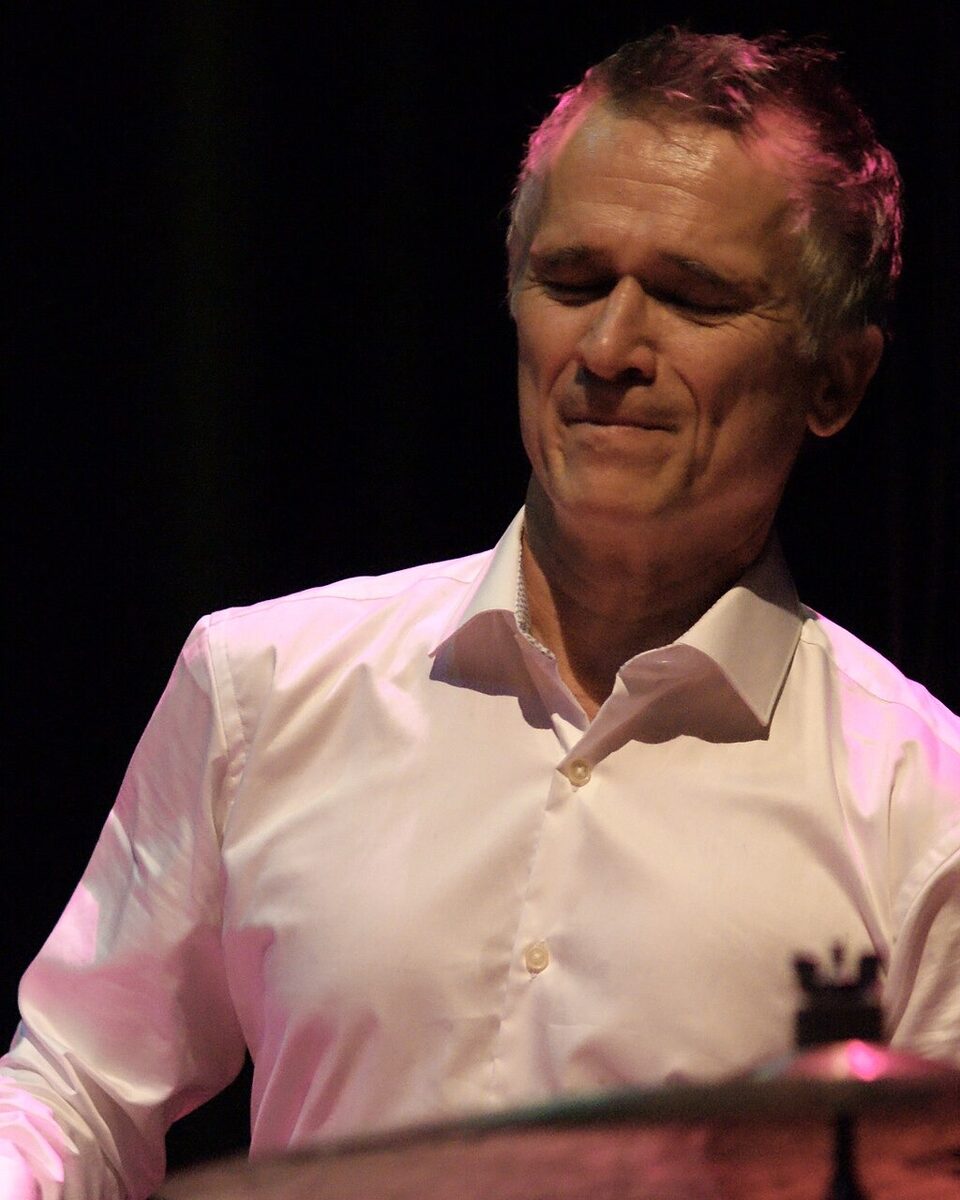 Joris Dudli am Schlagzeug beim Sonny Fortune Quintet in Rotterdam, Niederlande, 2013.