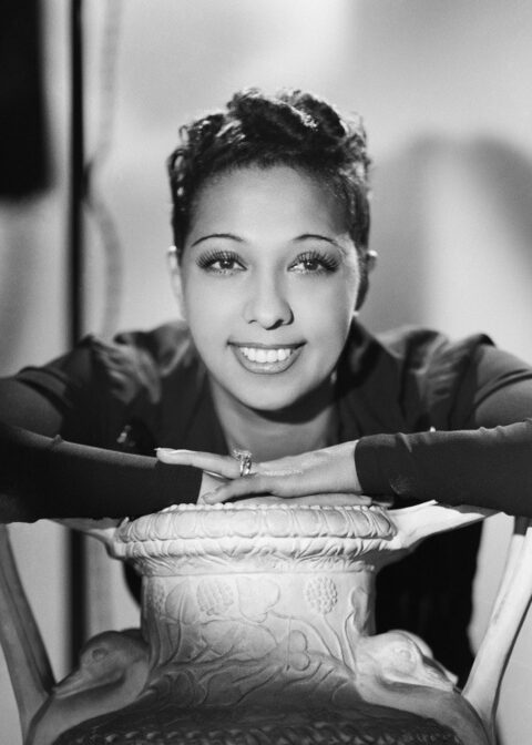 Joséphine Baker im Studioporträt von Studio Harcourt in Paris, Frankreich, 1940.