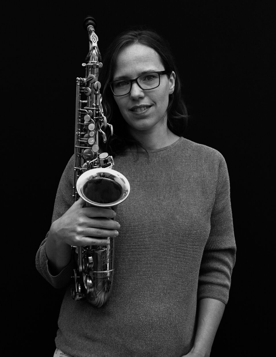 Viola Falb with her saxophone, 2020.